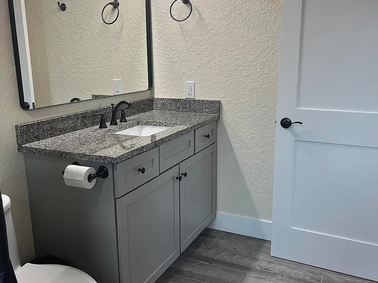 402 Amherst Ave — Photo 15