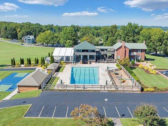 5th image of 75 Woodbridge Cir #1114