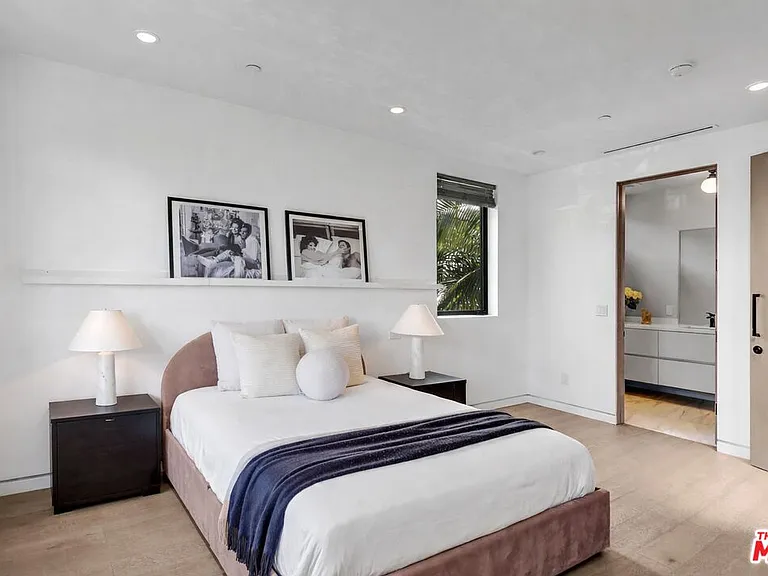 1724 N Sierra Bonita Ave — Photo 22