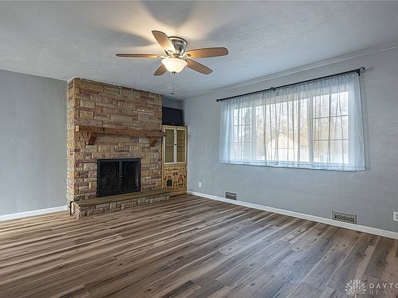 3rd image of 1136 Dexter Ave