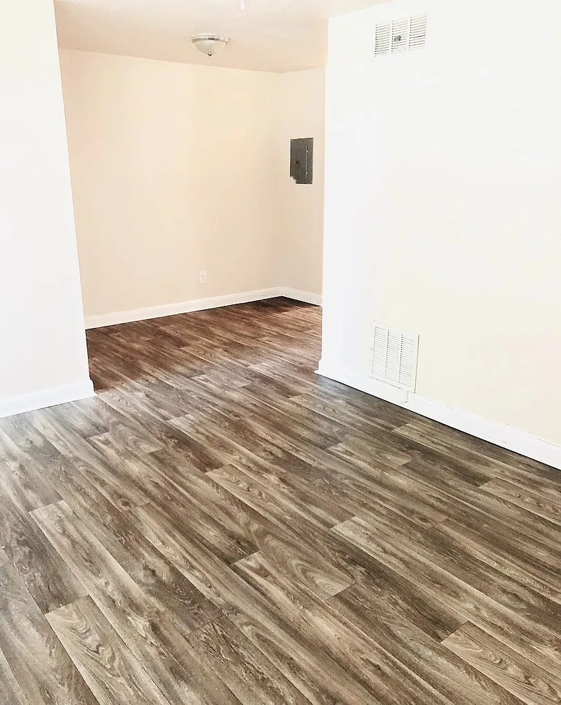 1744 Lyle Avenue — Photo 2