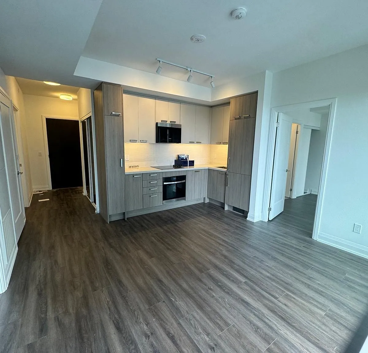 2 bed, $3,200 — Photo 1