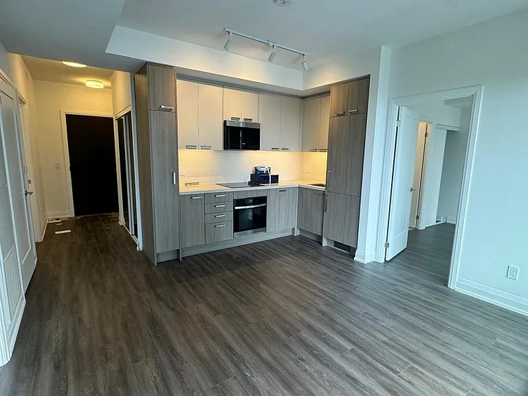 20 Soudan Ave #2204 — Photo 1