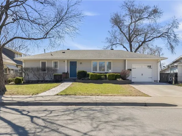 4509 W 51st St, Roeland Park, KS 66205