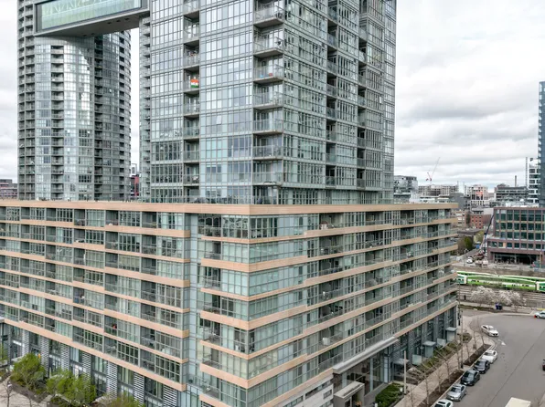 15 Iceboat Ter, Toronto, ON