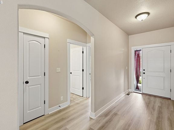 4th image of 956 Kaylee Ave