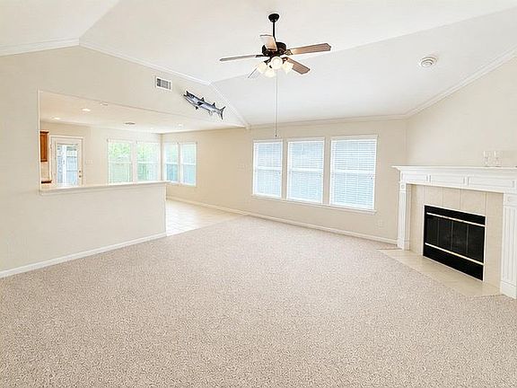 3rd image of 26 Prairie Oak Dr