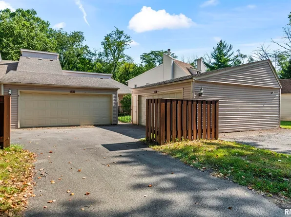 5 Country Pl, Springfield, IL 62703