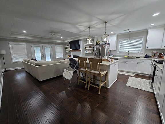 5th image of 1780 Titanic Ct