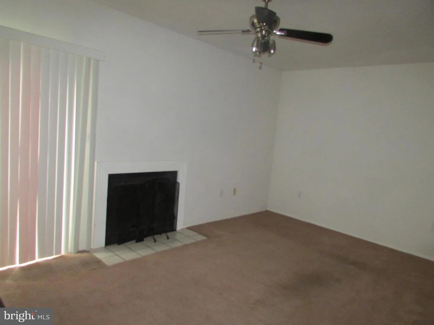 3 bed, 2.5 bath, 1400 sqft, $2,000 — Photo 3