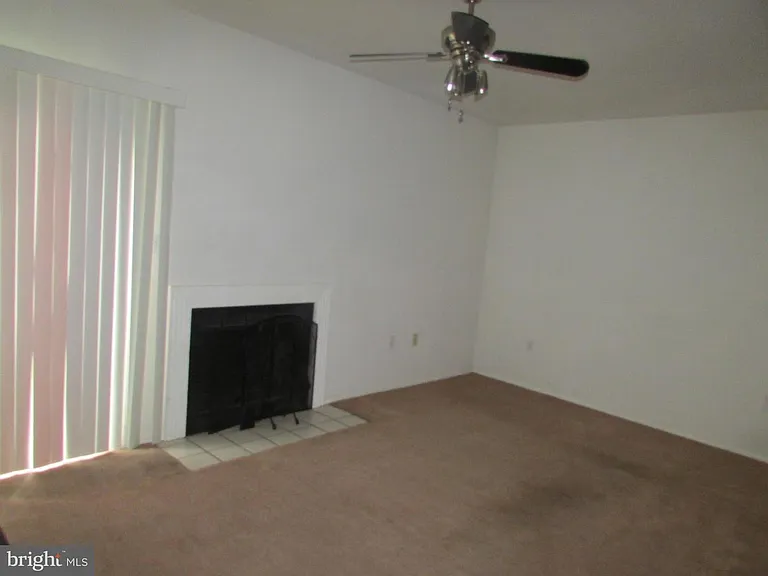 141 Auckland Dr — Photo 3