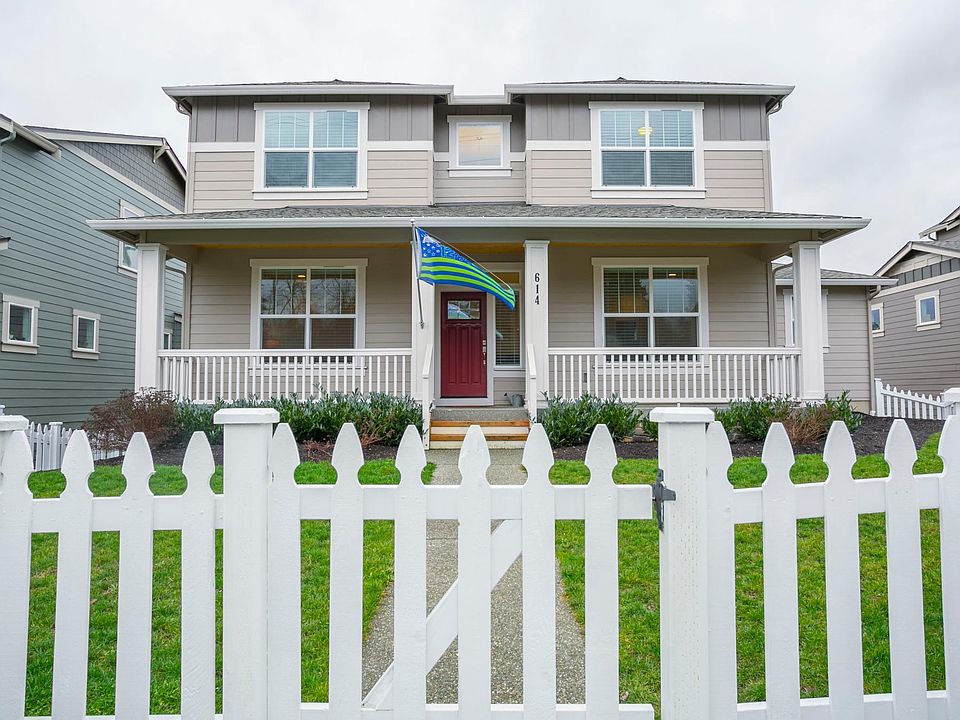 Front of the home with white picket fence