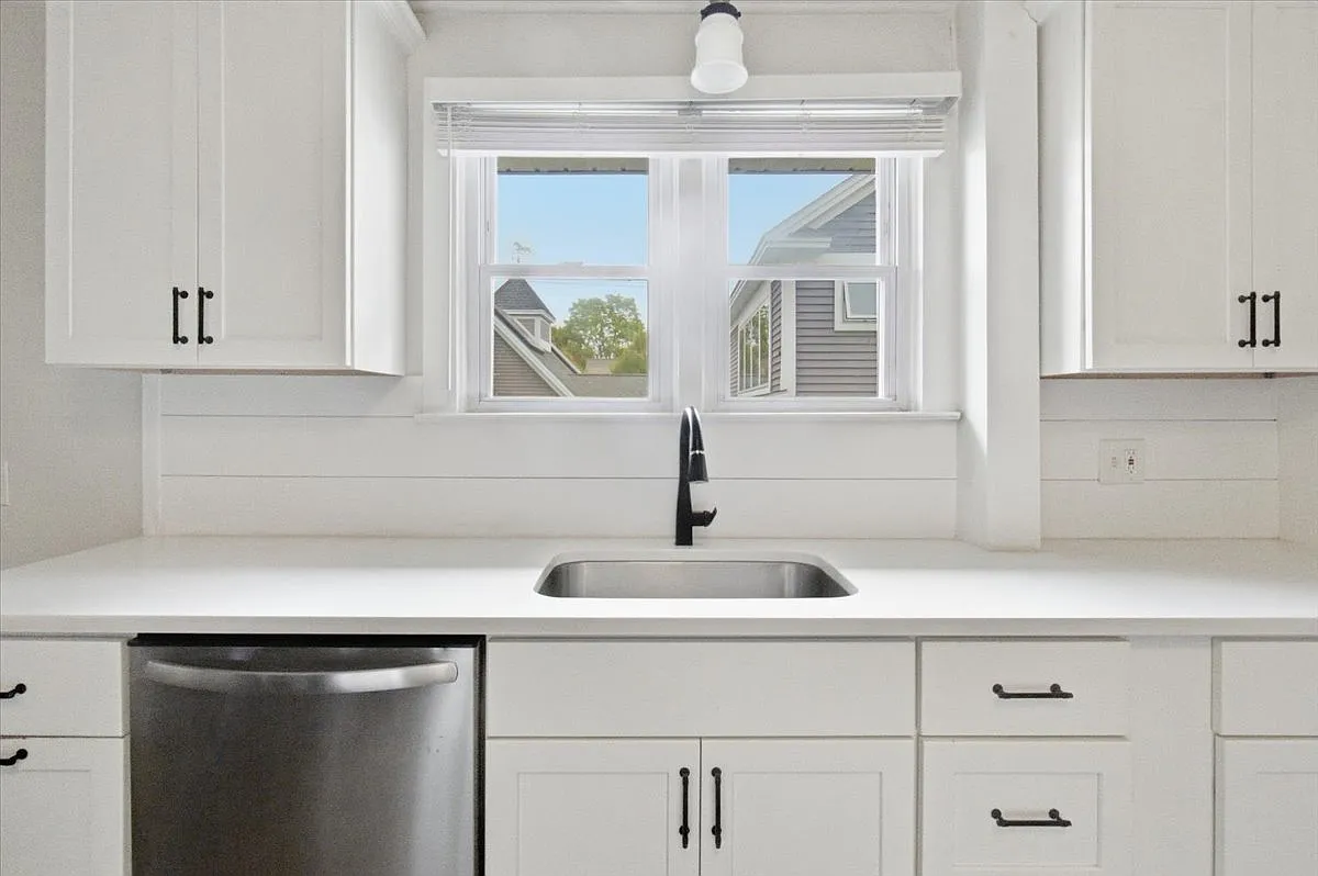 2 bed, 906 sqft, $2,195 — Photo 3