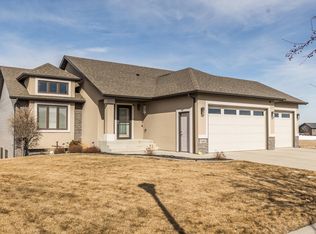 508 Granite Dr, Bismarck, ND 58503