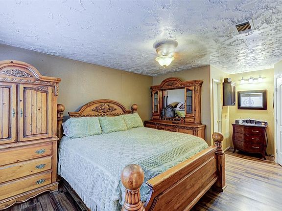 4th image of 20123 Woodhall Ln