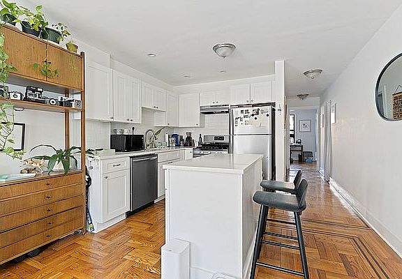 2nd image of 161 Pulaski St APT 1