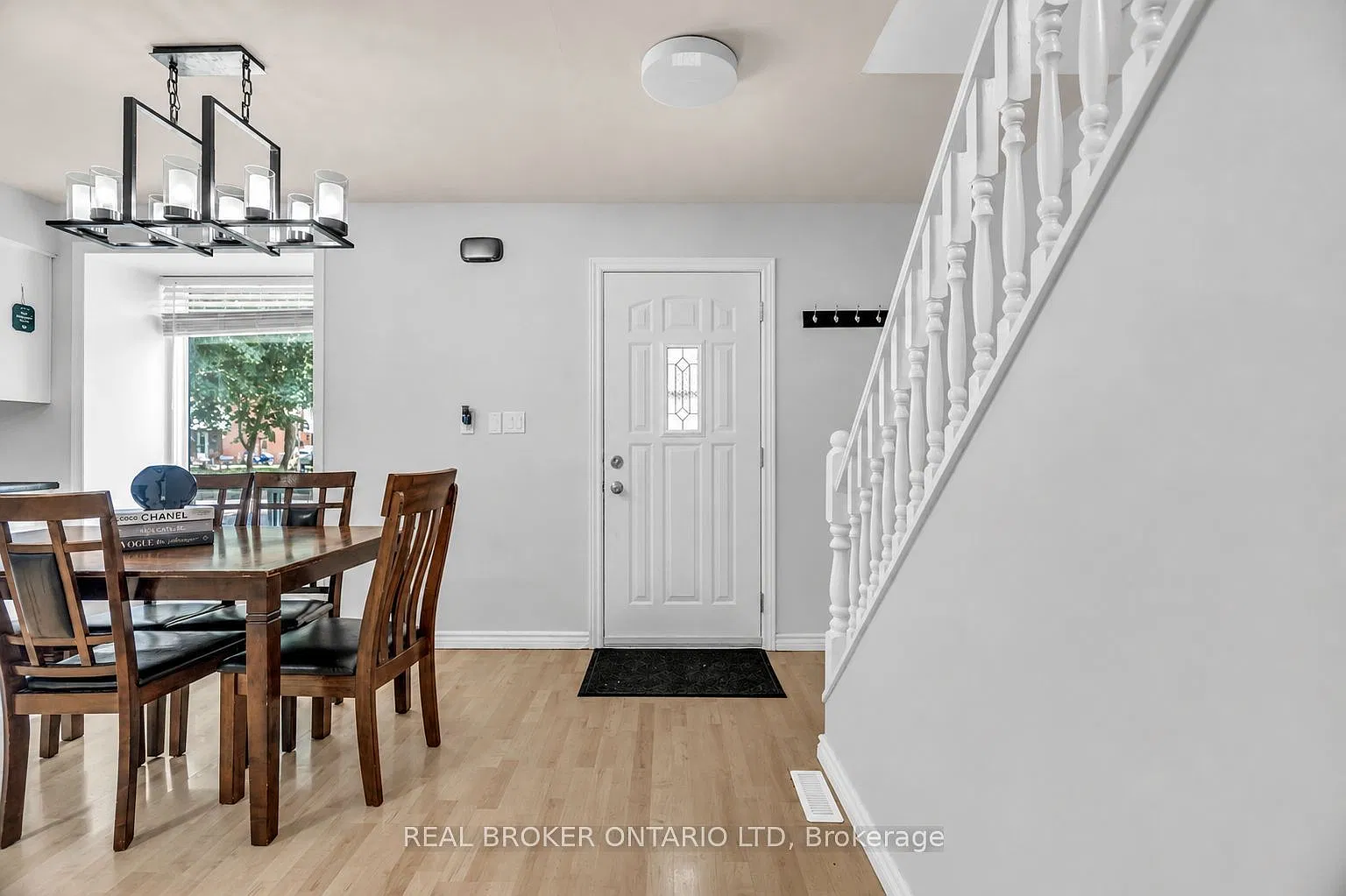 4 bed, $2,500 — Photo 2