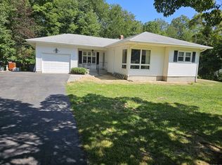 27 Hickory Ln, Ivoryton, CT 06442