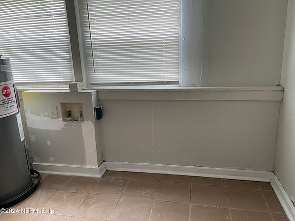 4th image of 8025 MARION Circle