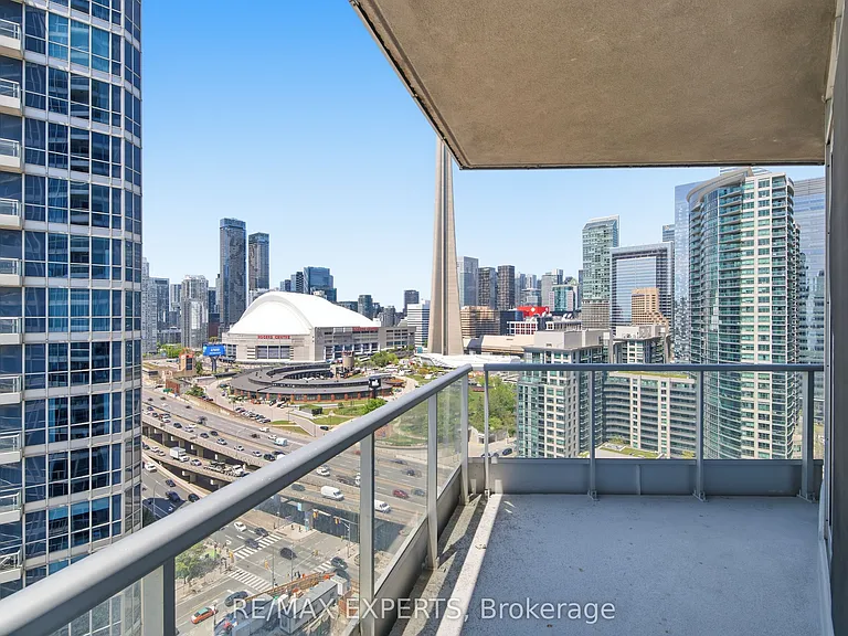 208 Queens Quay W #2211 — Photo 30