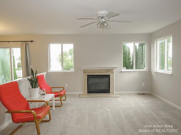 4th image of 8601 Somerset Ln