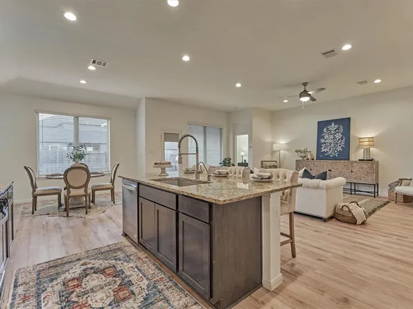 1080 Clearwood Dr, Montgomery, TX 77316