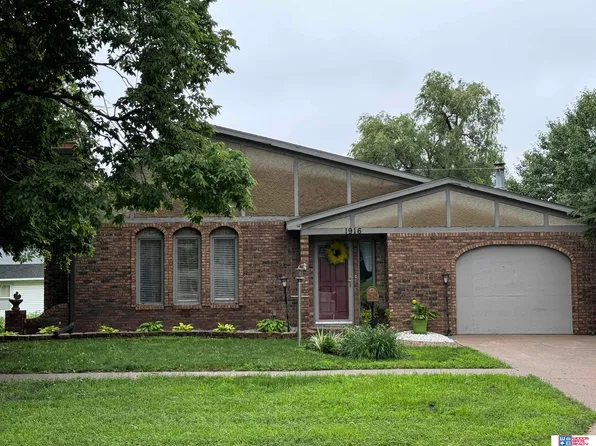 1916 11th St, Columbus, NE 68601