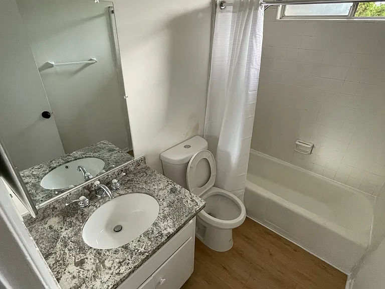 2216 W Via Corona #B — Photo 3