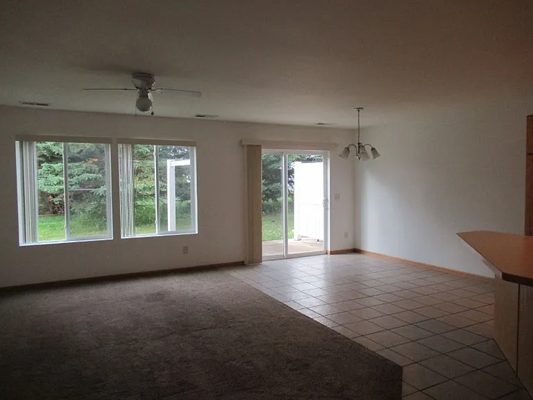 2400-2418 Hillcrest Dr — Photo 6