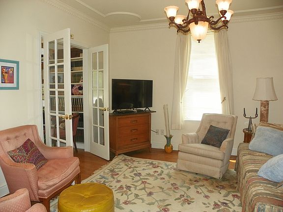 3rd image of 627 Elm St