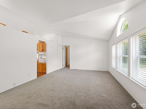 4th image of 8502 208th Avenue Ct E