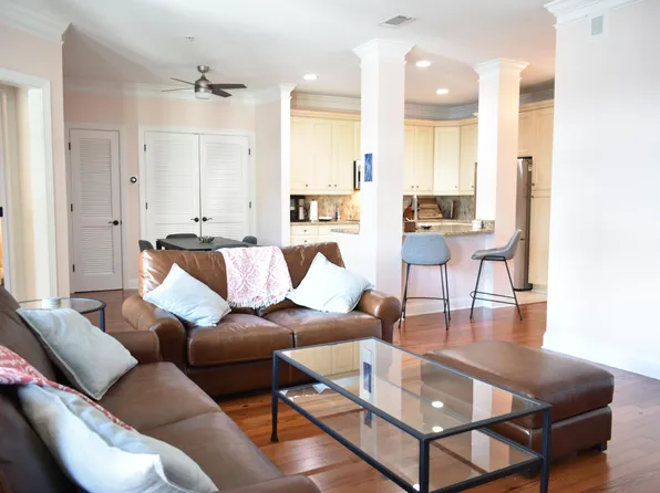 76 Society St APT 22, Charleston, SC 29401