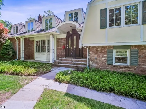 3 Blanchet Ct, Florham Park Boro, NJ 07932
