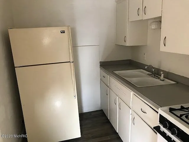 805 Hazard Ave photo 1