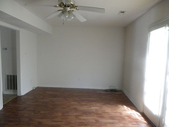3rd image of 4423 Foxtail Ln