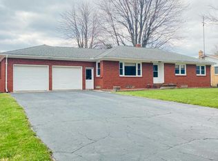 809 W Sherman St, Caro, MI 48723