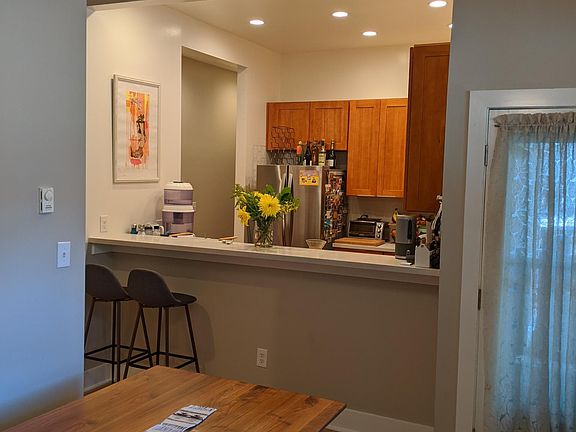 5th image of 1901 E Denny Way APT A