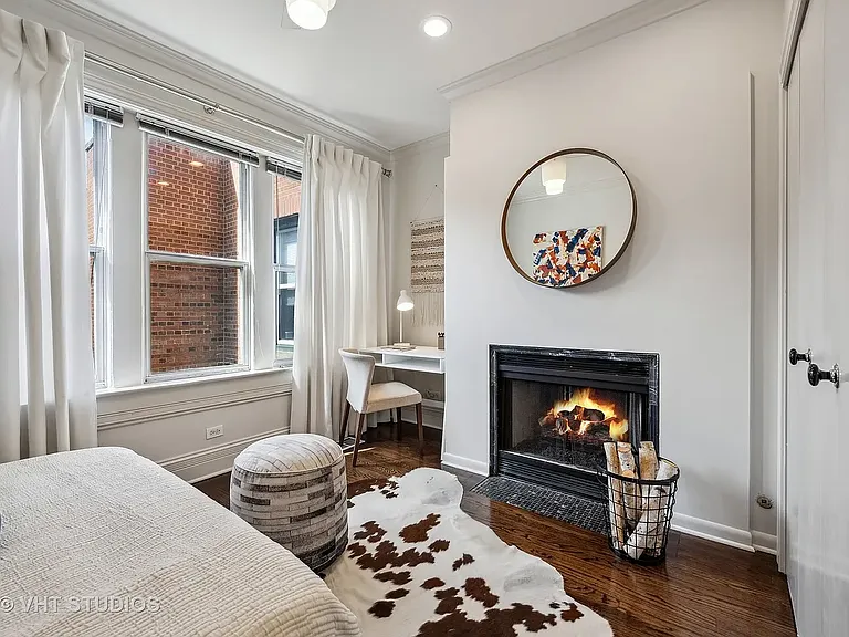2026 N Burling St #307 — Photo 3