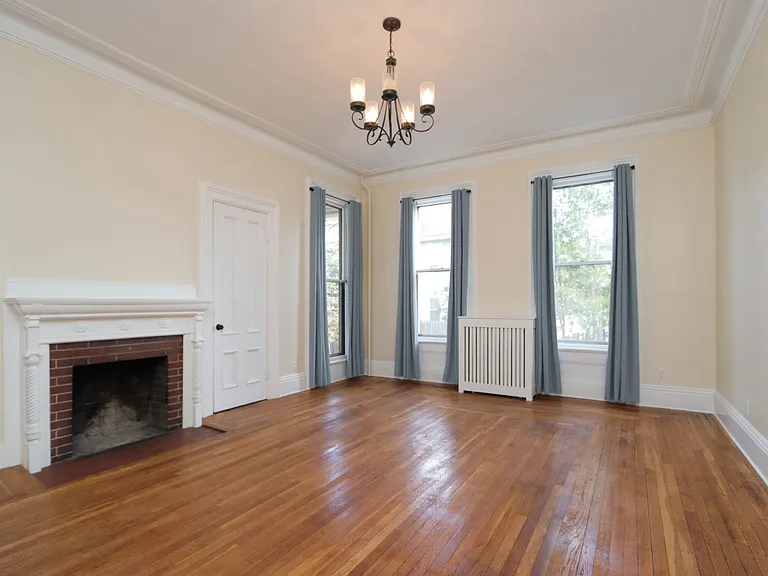 1851 Northampton St #1L — Photo 2