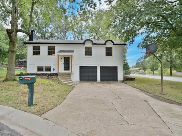 1316 S Lindenwood Dr, Olathe, KS 66062