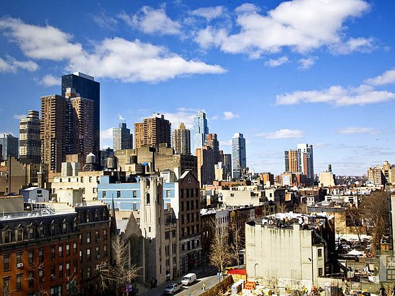 4th image of 247 W 46th St APT 601
