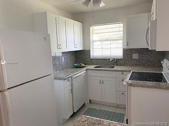 4th image of 3220 Park Ln APT C