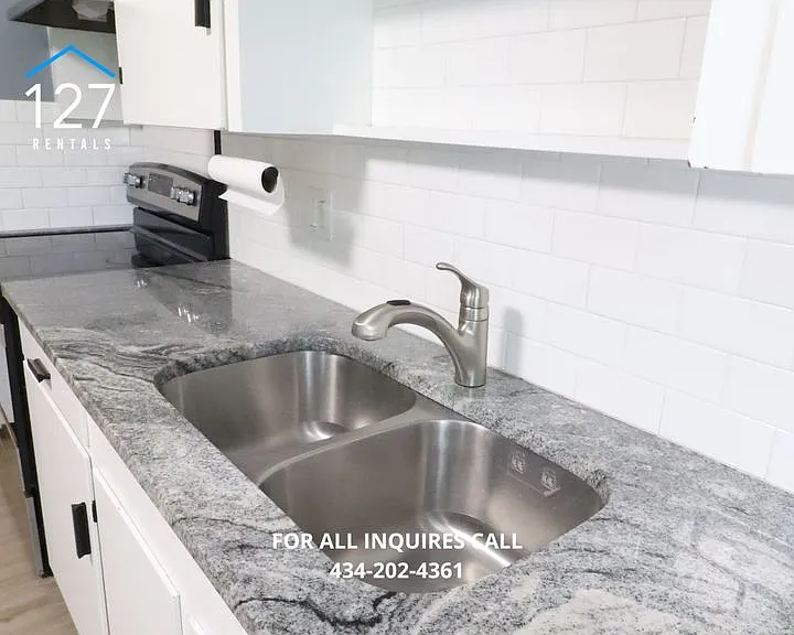 3200 Windemere Pl #B — Photo 2