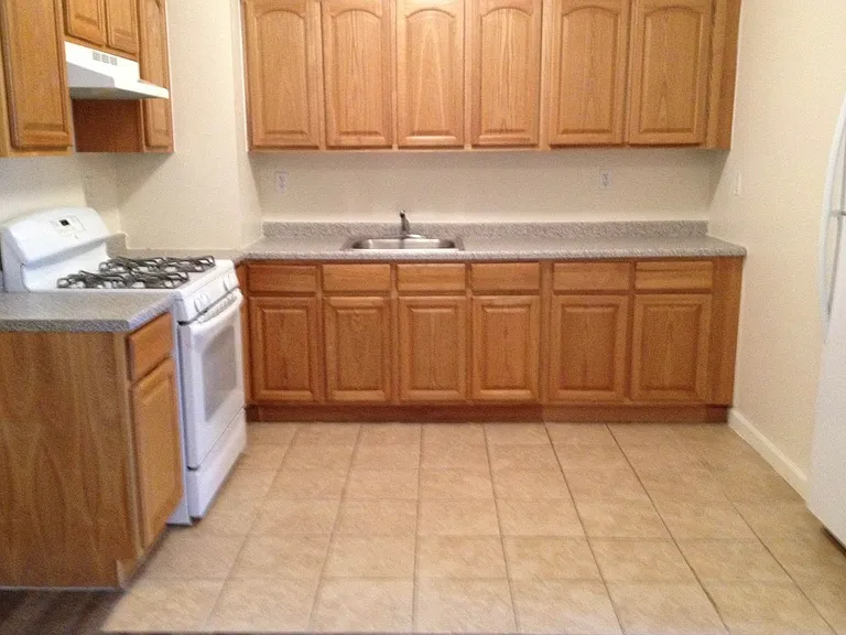 23-20 Broadway #2B — Photo 2