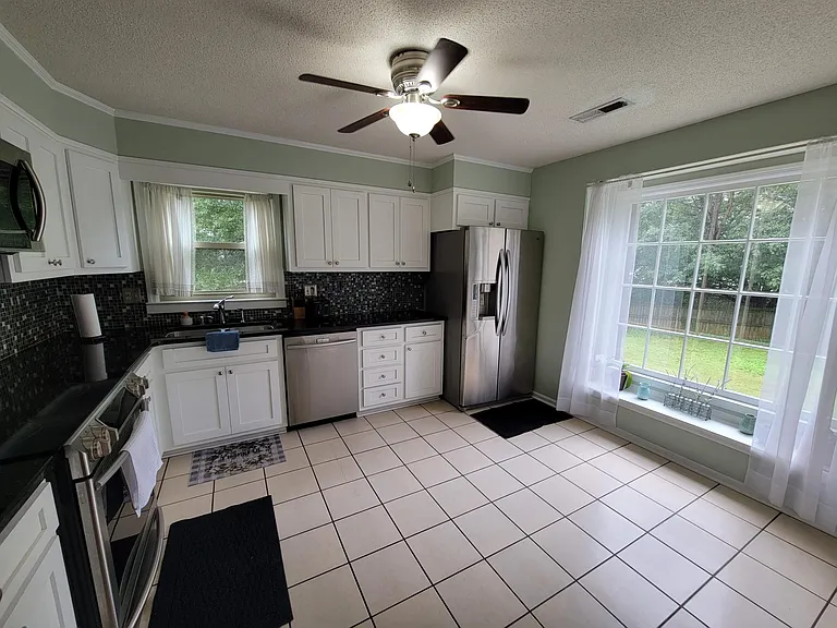 485 Marion Dr — Photo 8