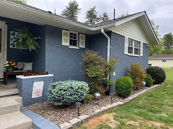 2nd image of 10 Dogwood Dr