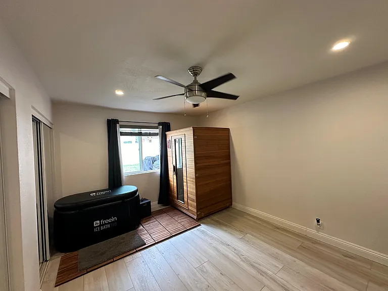 402 E Sack Dr — Photo 33