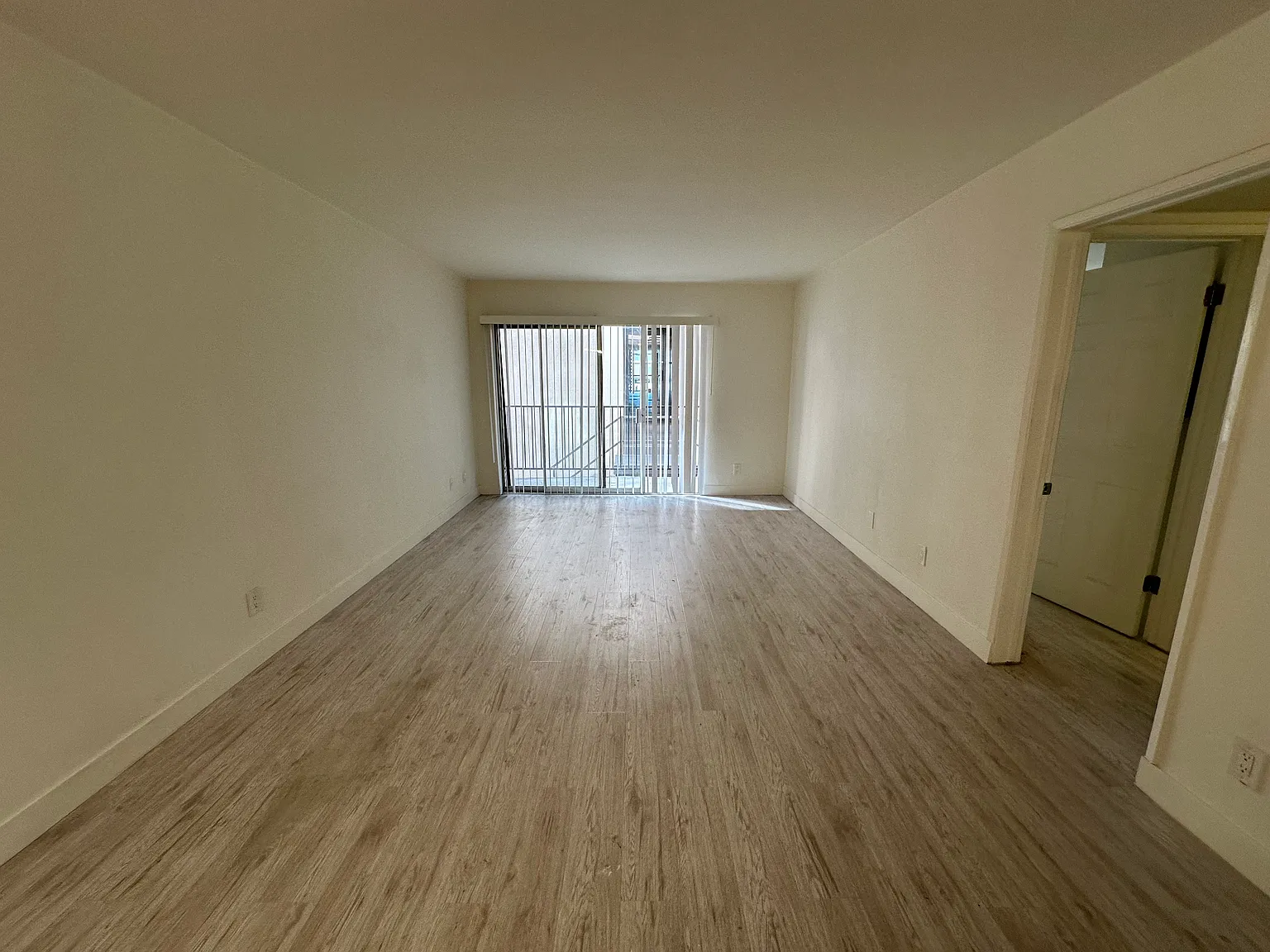 1 bed, 650 sqft, $2,345 — Photo 2