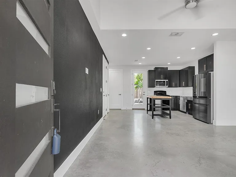 408 W Odell St #2 — Photo 6