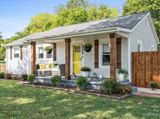 1825 Mollys Backbone Rd, Sherrills Ford, NC 28673